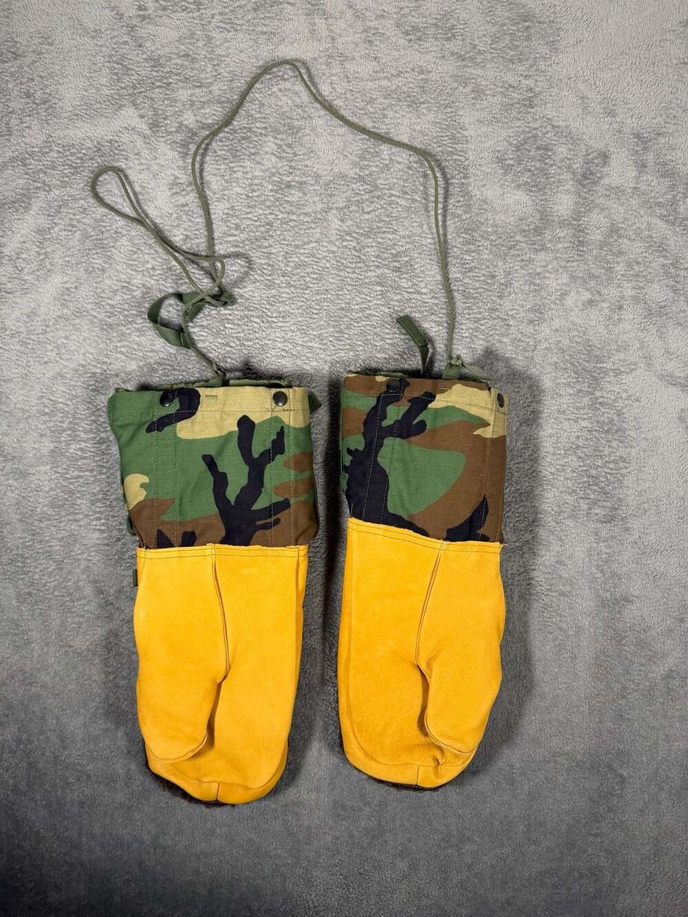 US Military Extreme Cold Weather Mitten Set Woodland Camo